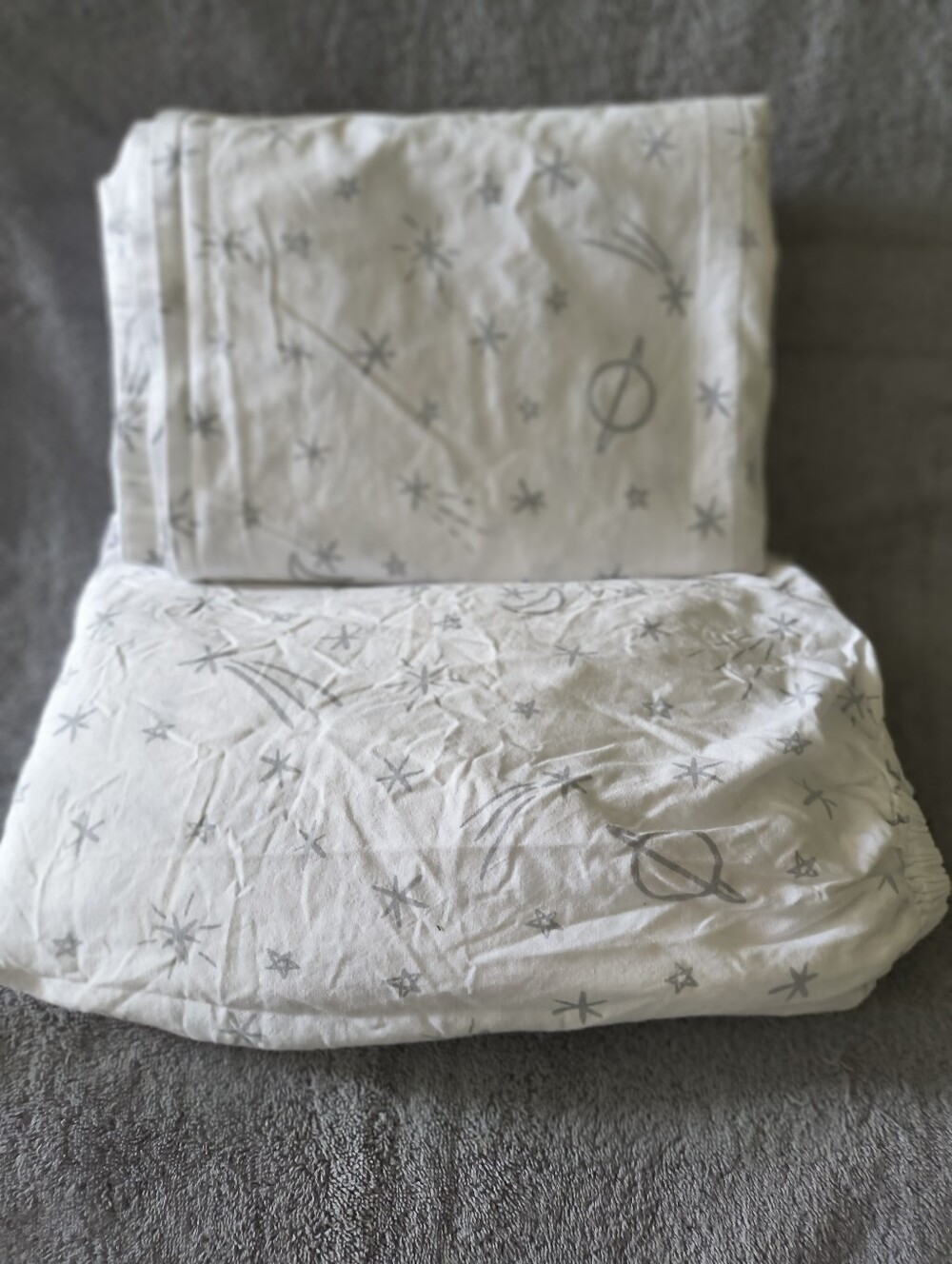 Crate&Barrel Kids Organic Cotton Twin Flat & Fitted Sheet Set Celestial Gray - Picture 5 of 10